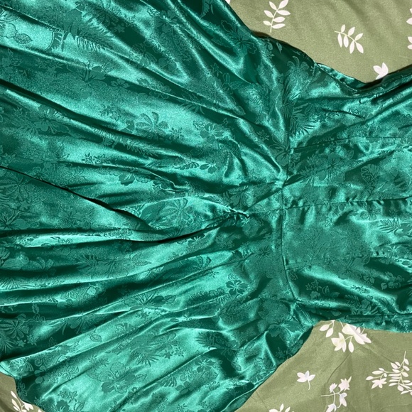 AKIRA QUEEN OF IT ALL PRINTED SATIN MINI DRESS Size LL - Picture 3 of 4